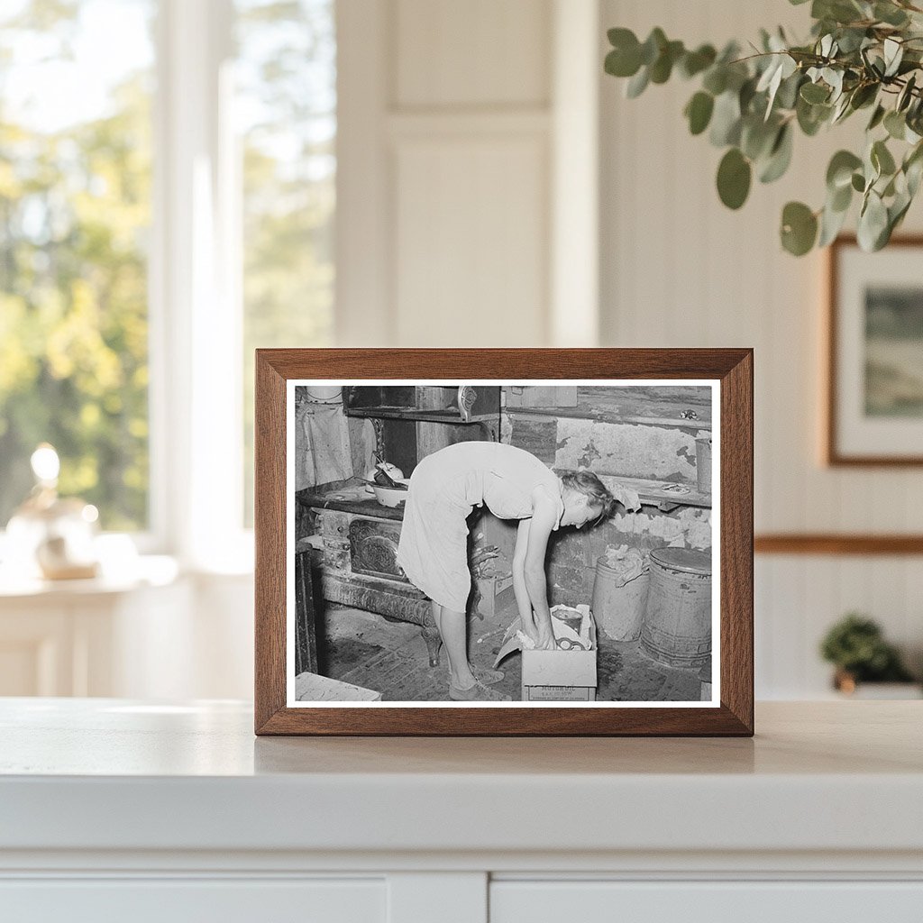 Mrs. Faro Caudill Packing Kitchen Equipment in 1940