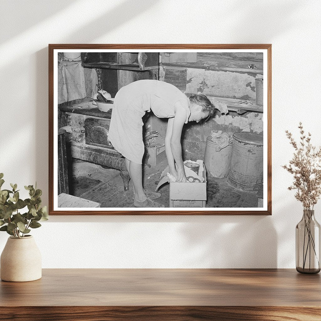 Mrs. Faro Caudill Packing Kitchen Equipment in 1940