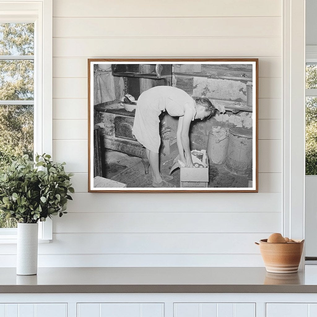Mrs. Faro Caudill Packing Kitchen Equipment in 1940