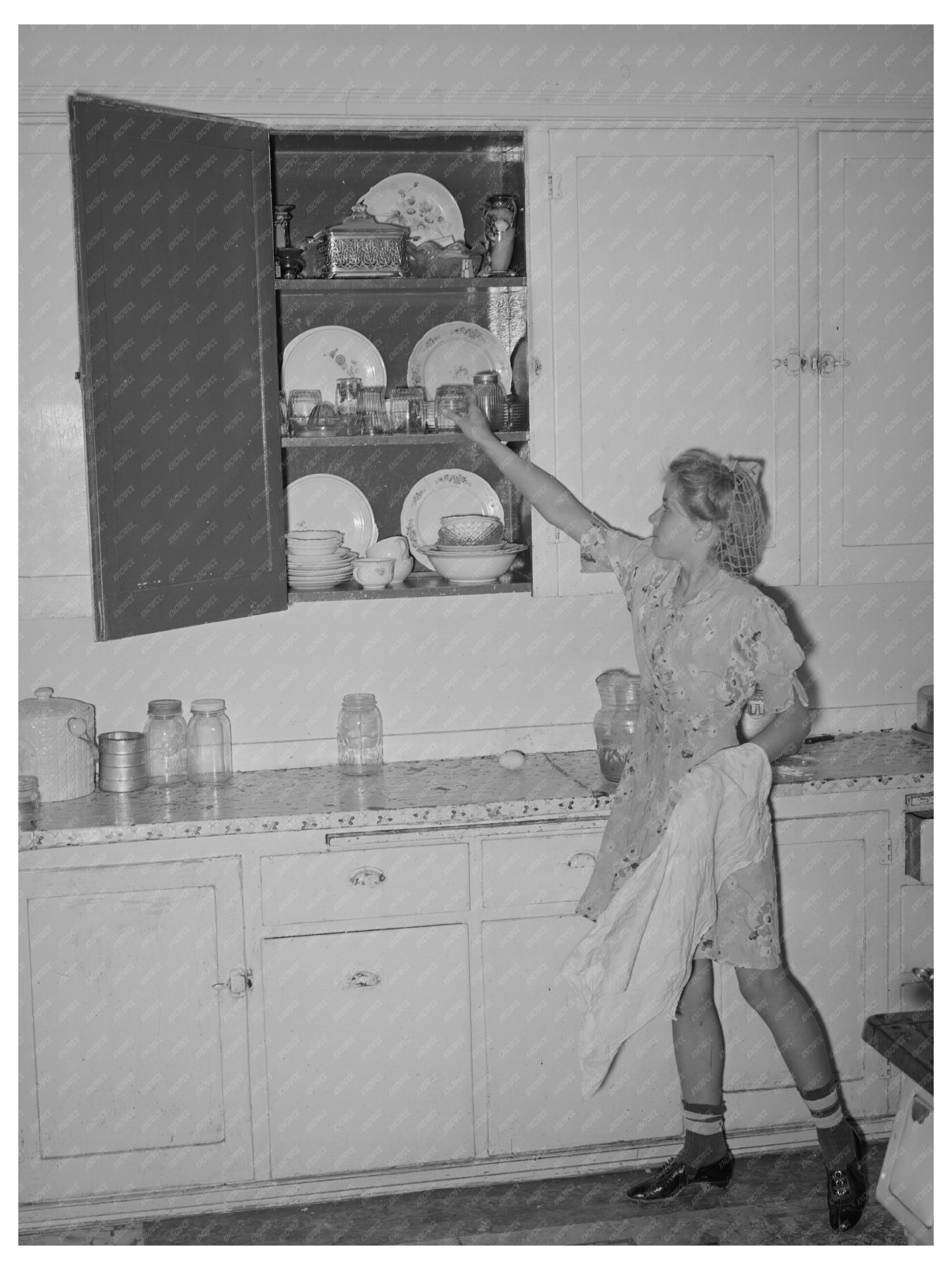 Mormon Farmers Daughter Organizes Kitchen in Utah 1940