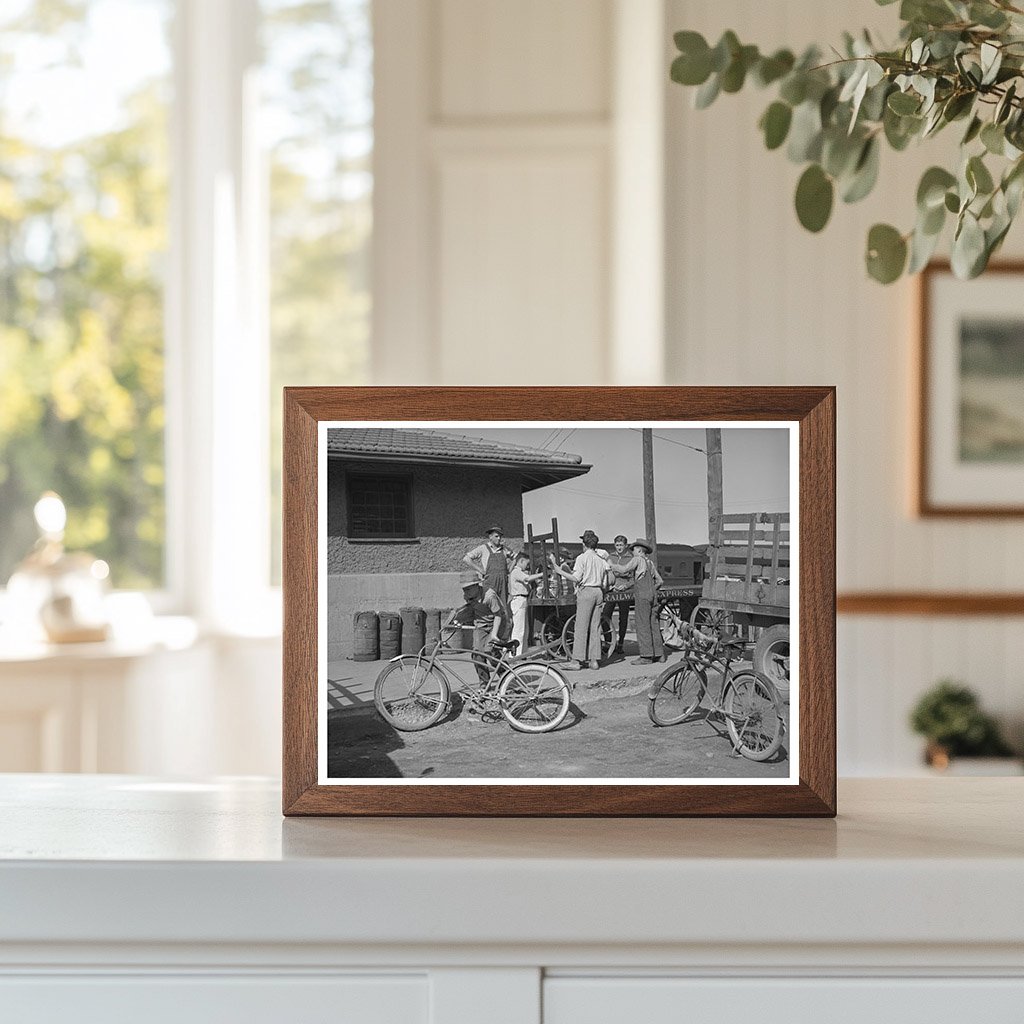 Montrose Colorado Newsboys at Railroad Station September 1940