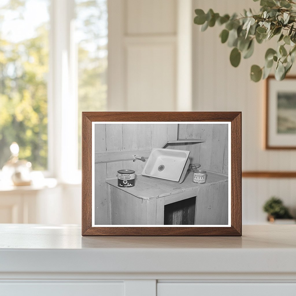 1944 Unconnected Sink in Tourist Court at Corpus Christi