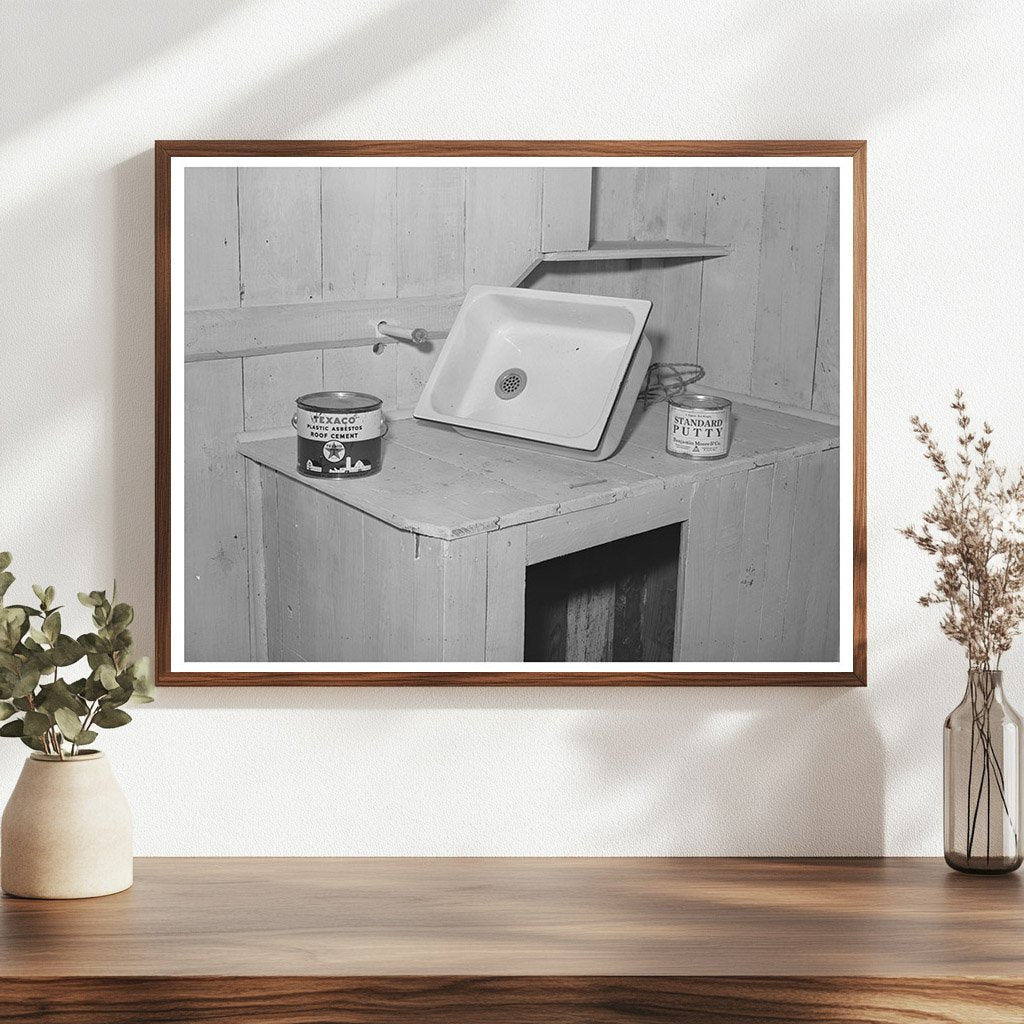 1944 Unconnected Sink in Tourist Court at Corpus Christi