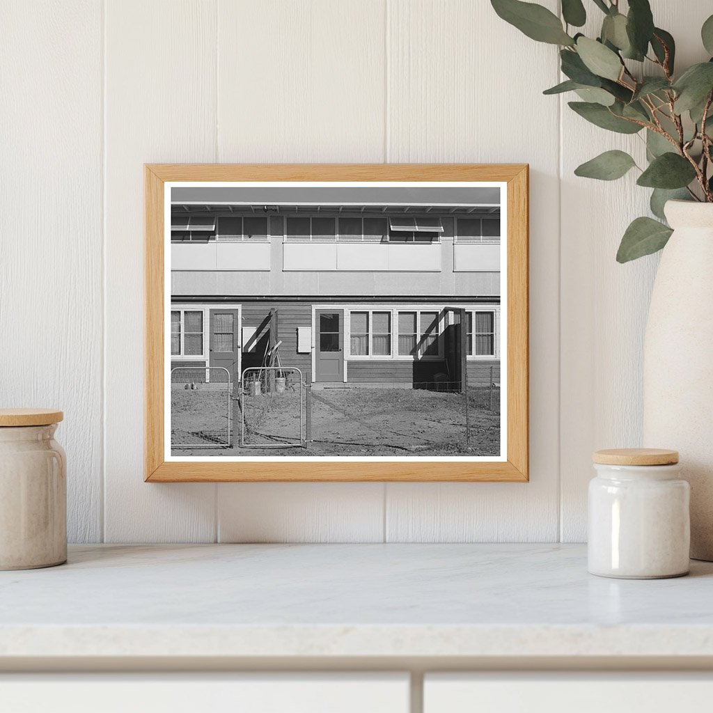 Yuba City apartment building for farm workers 1940