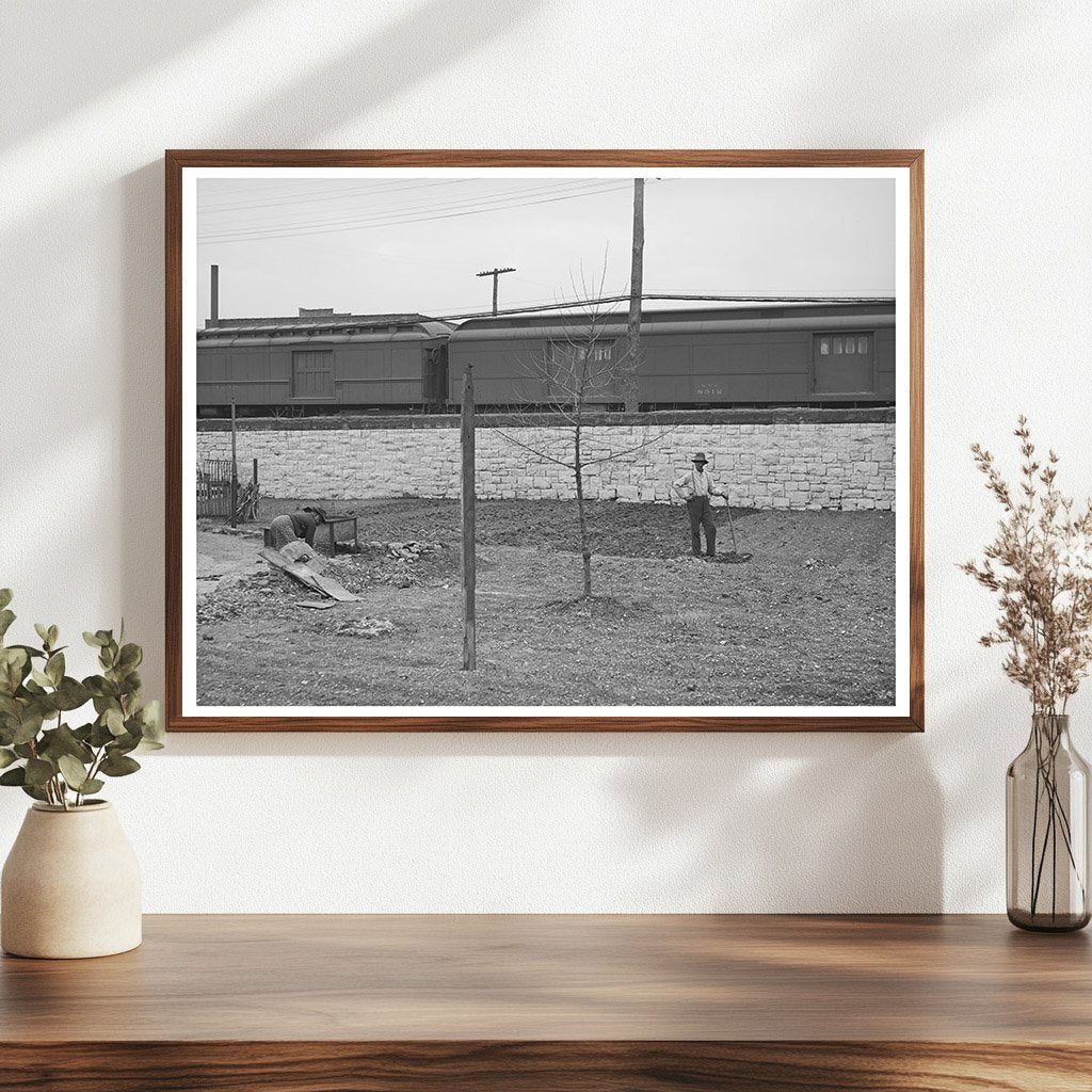 Spring Gardening Chicago 1941 FSA OWI Collection
