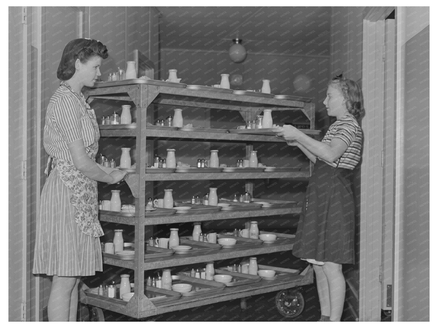 NYA Girls Deliver Lunch at Cairns Hospital Arizona 1942