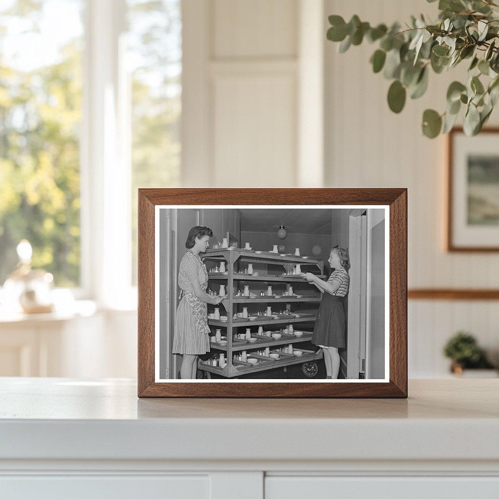 NYA Girls Deliver Lunch at Cairns Hospital Arizona 1942