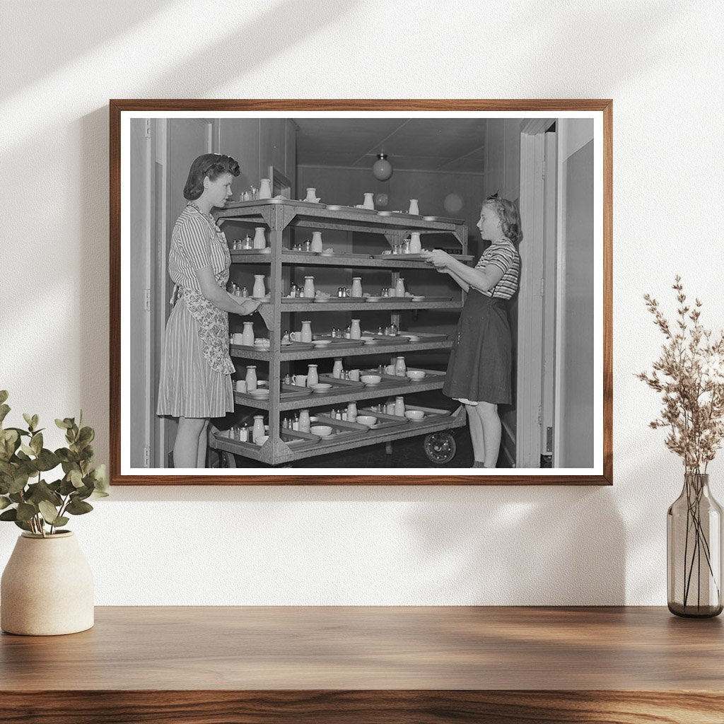 NYA Girls Deliver Lunch at Cairns Hospital Arizona 1942