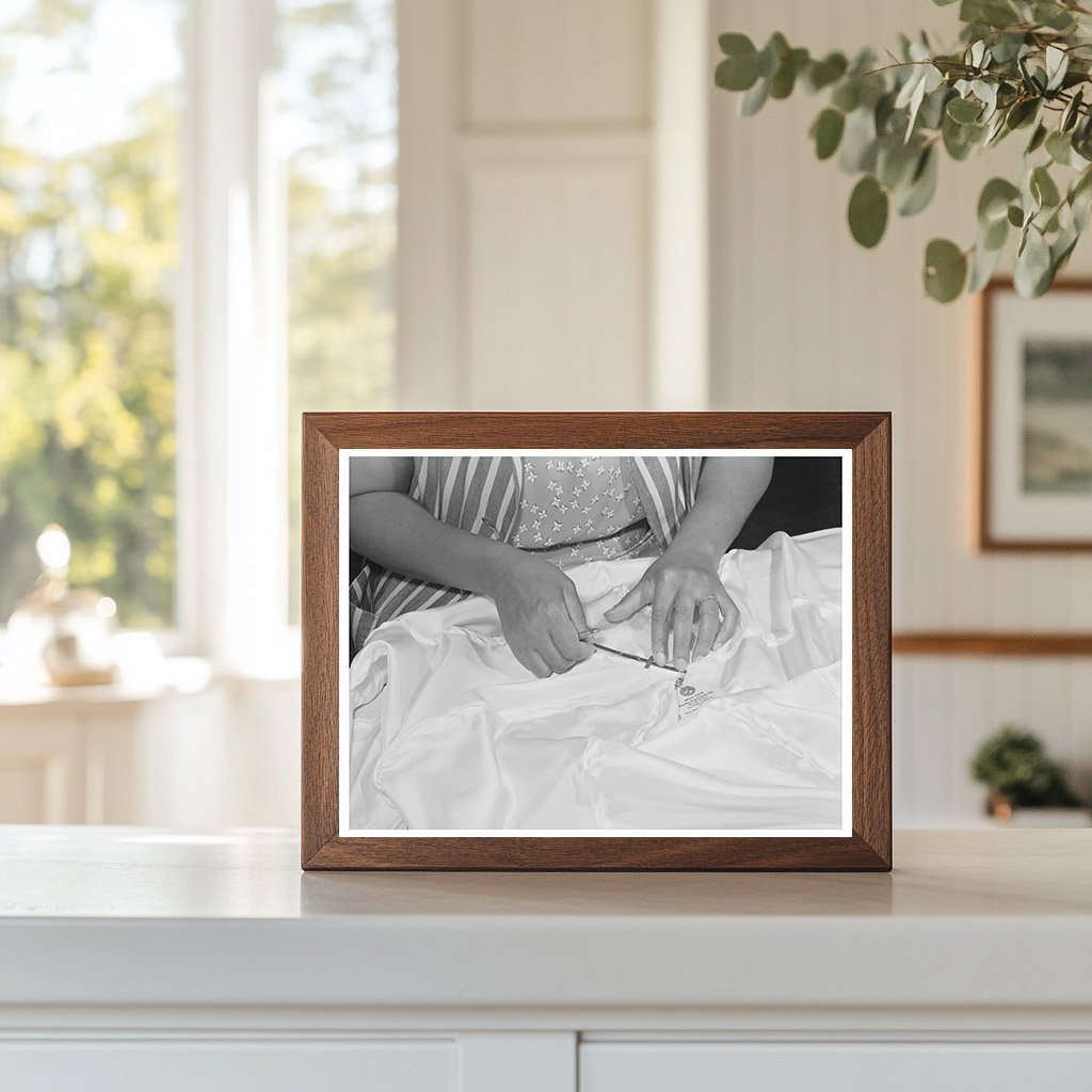 Parachute Shroud Rigging at Pacific Parachute Company 1942