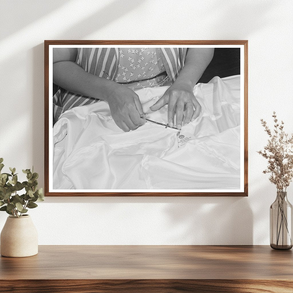 Parachute Shroud Rigging at Pacific Parachute Company 1942