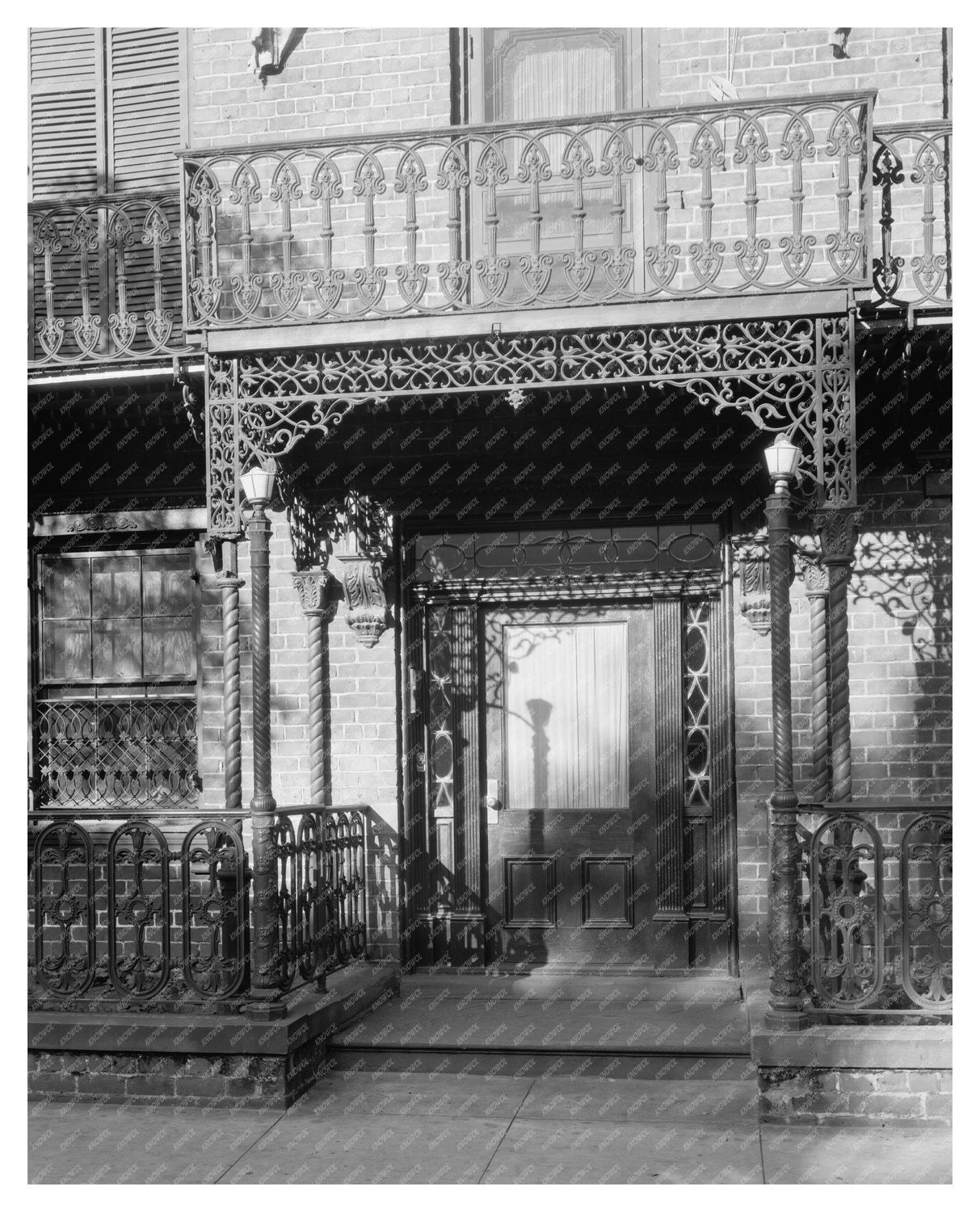 1827 Residence in Savannah, GA: Historic Architecture Photo