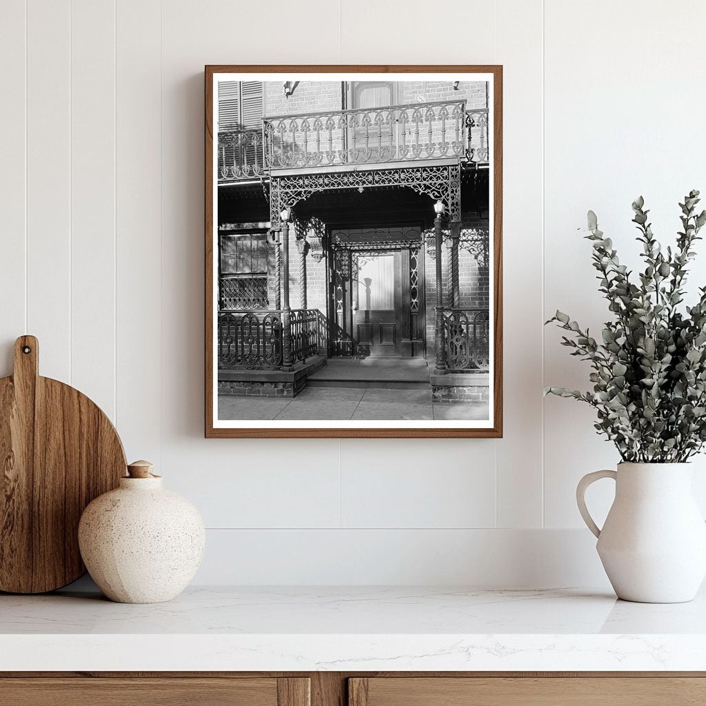 1827 Residence in Savannah, GA: Historic Architecture Photo