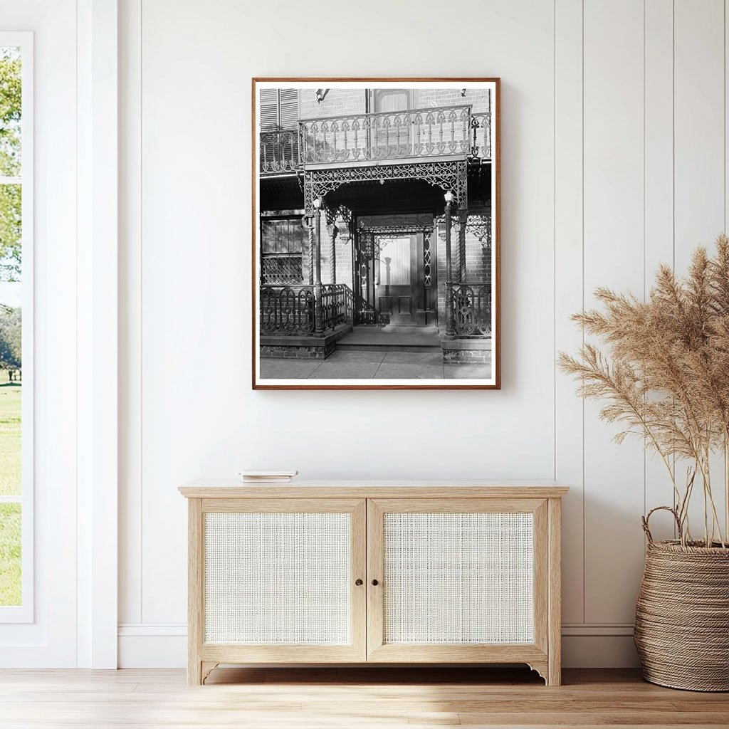 1827 Residence in Savannah, GA: Historic Architecture Photo