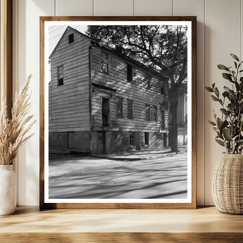 Historic Residence in Savannah, GA - Early 20th Century