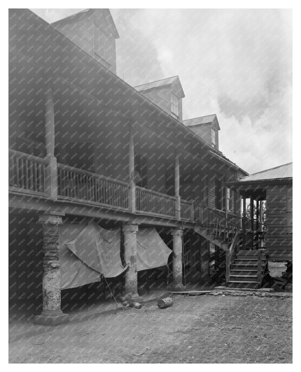 Hahnville, LA Vintage Photo: Architecture of 20th Century