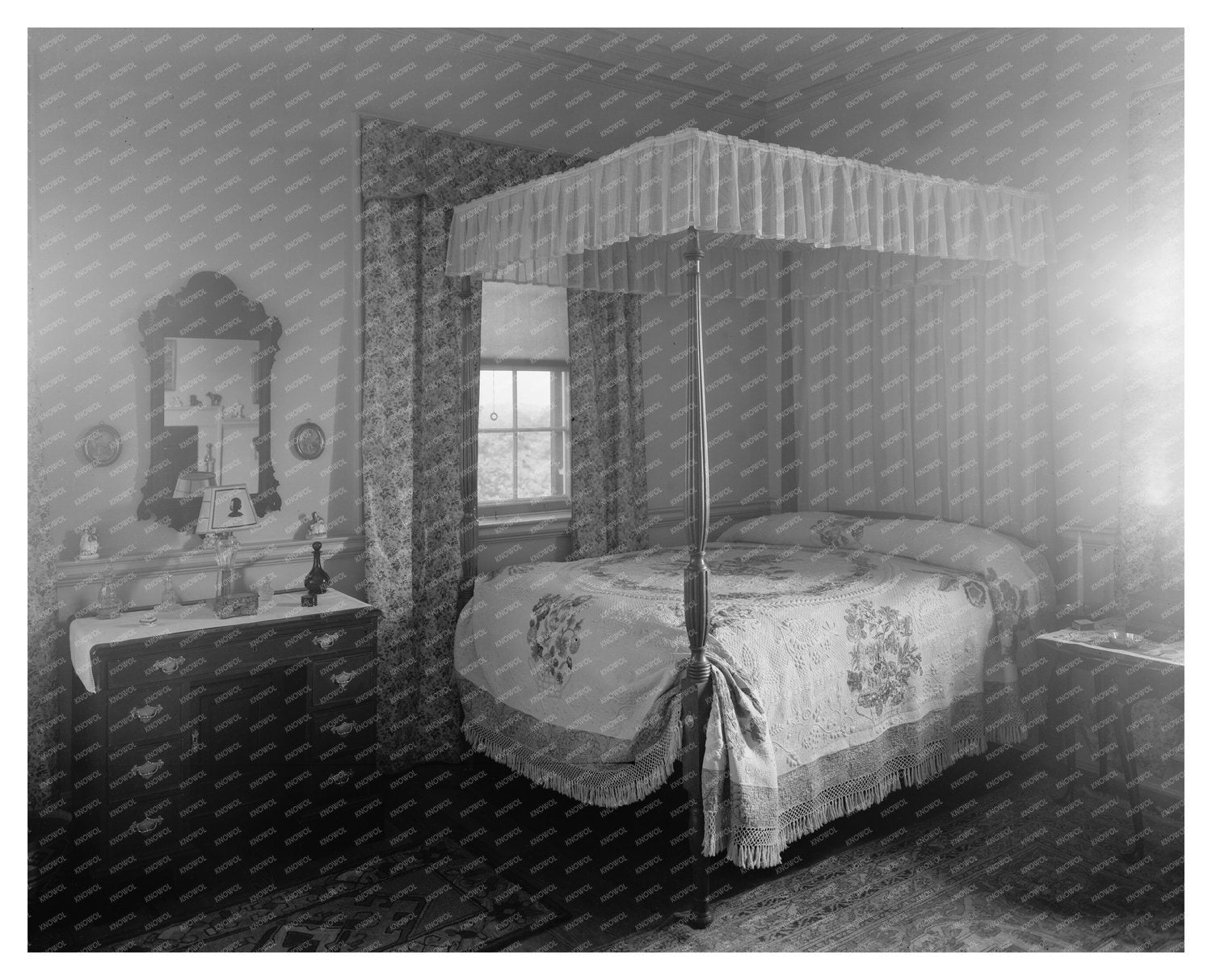 Vintage Manor House in Laurel, MD, 20th Century Architecture
