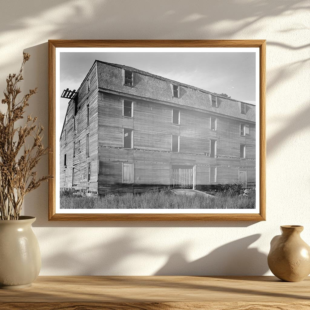 Somerset Grainary, Lake Phelps, NC, 1800 - Vintage Photo