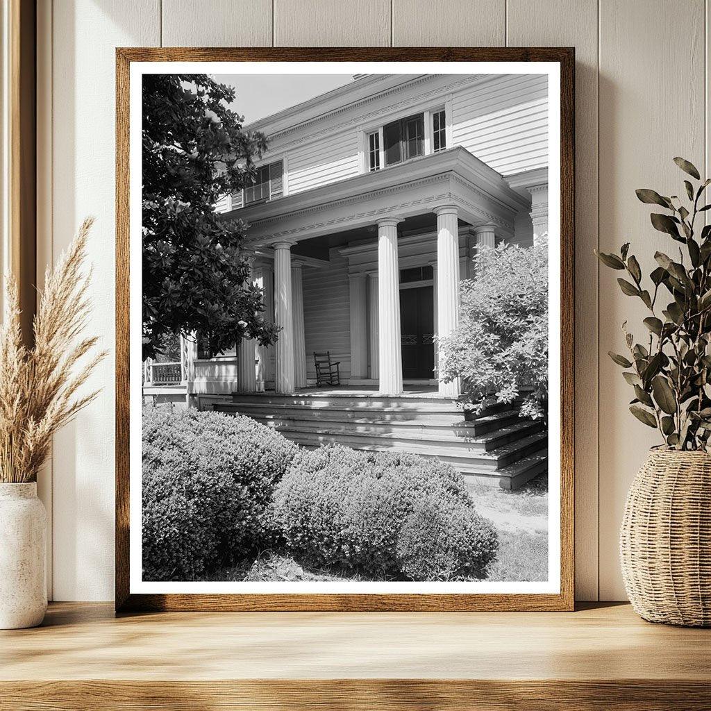 Vintage Residence in Warrenton, NC - Mid 20th Century