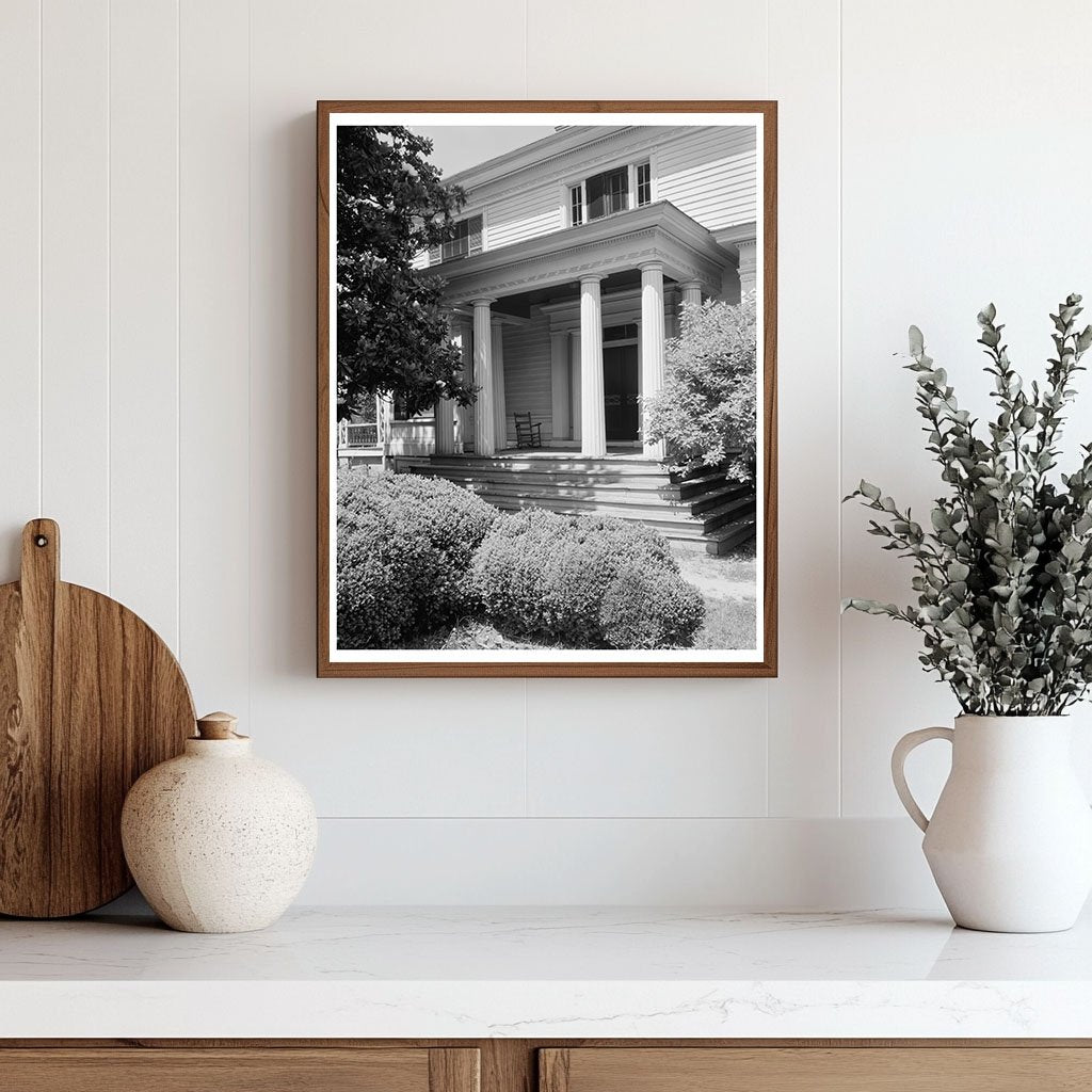 Vintage Residence in Warrenton, NC - Mid 20th Century