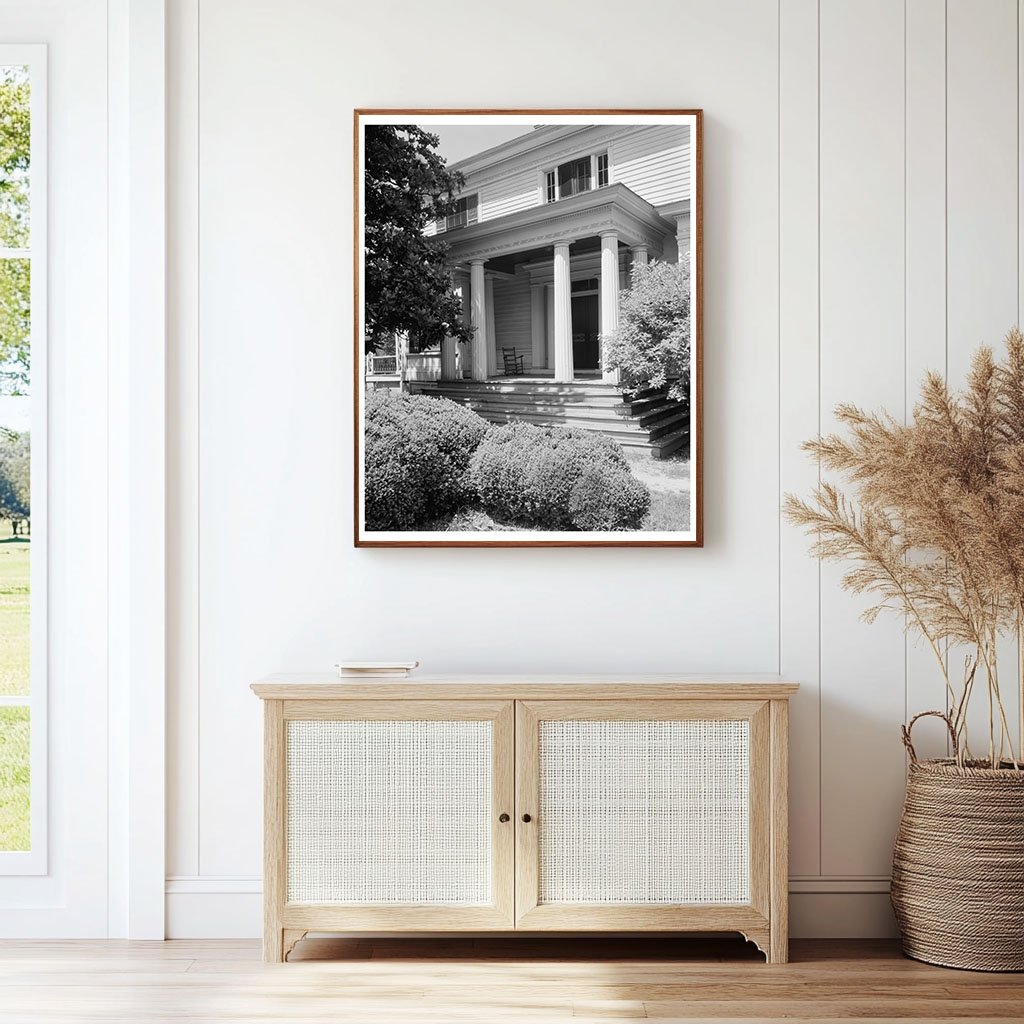 Vintage Residence in Warrenton, NC - Mid 20th Century