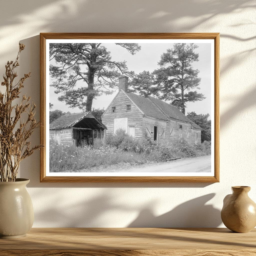 Wooden Building in Lee Mont, VA - 20th Century Architecture