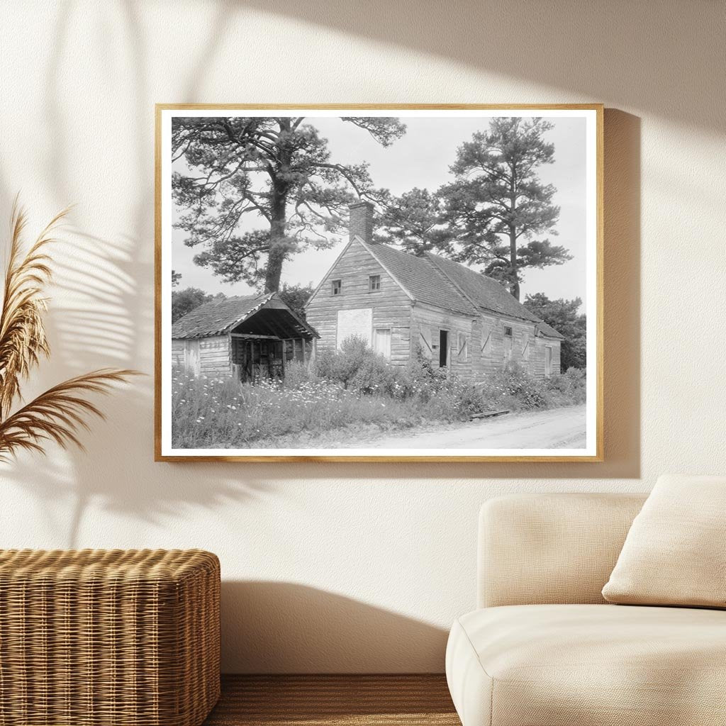 Wooden Building in Lee Mont, VA - 20th Century Architecture