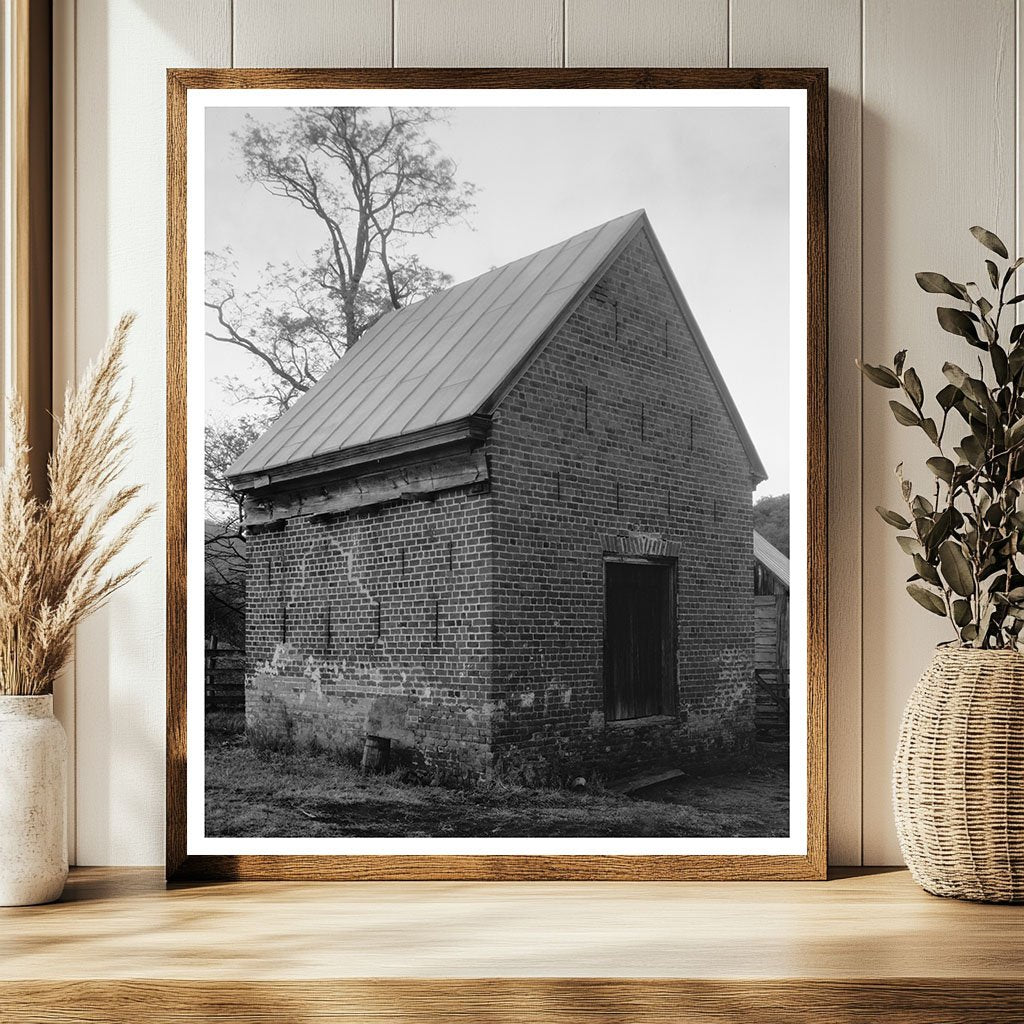 Browns Cove, VA Outbuildings, Early 20th Century