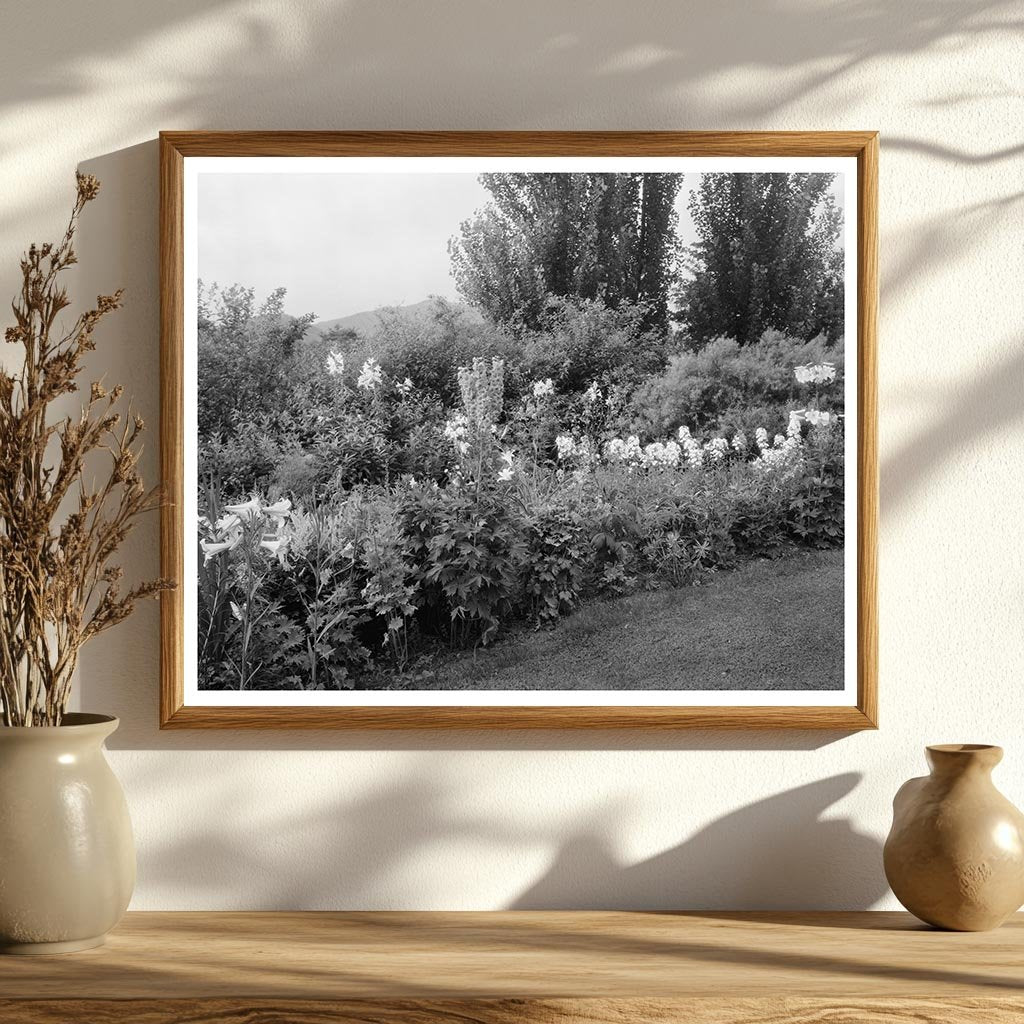 Lynchburg VA Garden Scene, 20th Century Vintage Photo