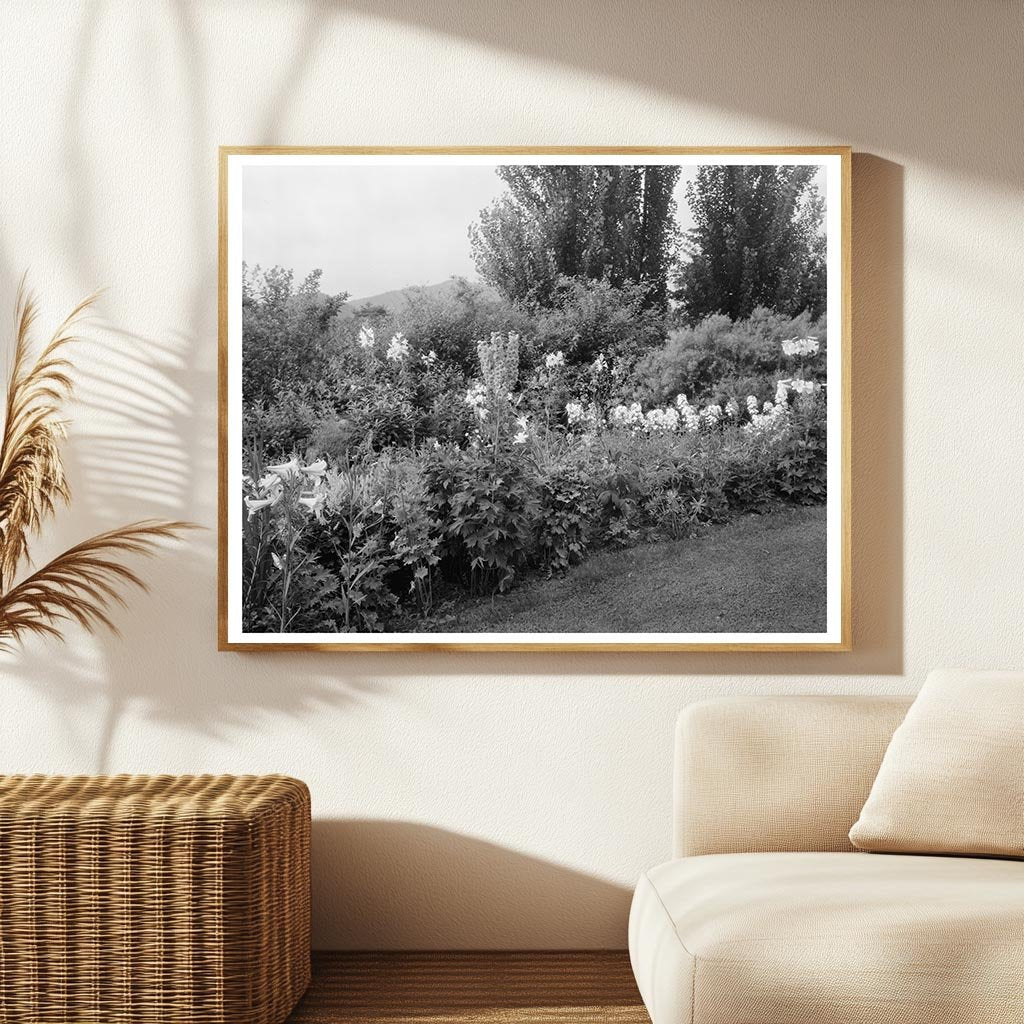 Lynchburg VA Garden Scene, 20th Century Vintage Photo