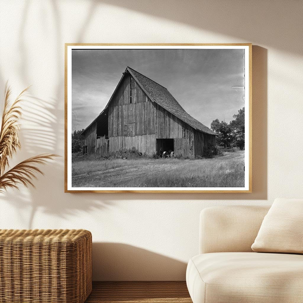 Midlothian Pike Barn, Chesterfield VA, Mid-20th Century