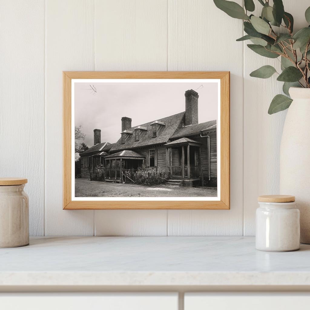 Vintage 1730 Wooden Building in Dinwiddie County, VA