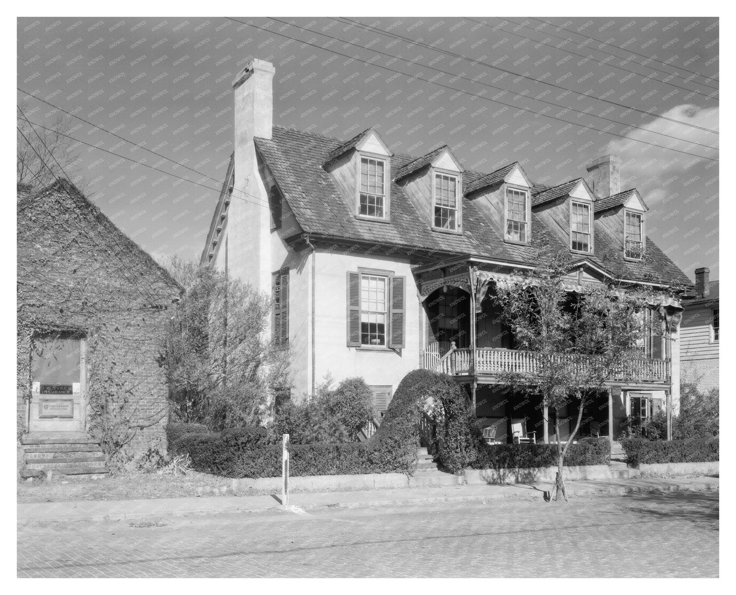 Smithfield Courthouse, Isle of Wight, VA - 20th Century Arch