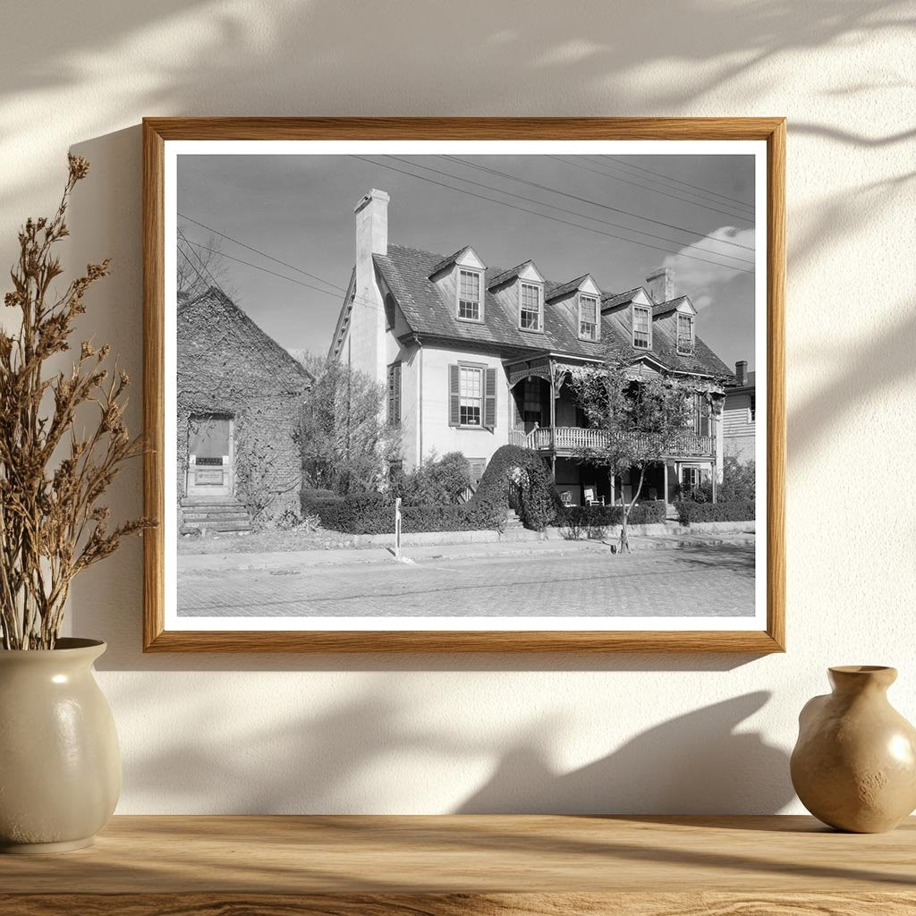 Smithfield Courthouse, Isle of Wight, VA - 20th Century Arch