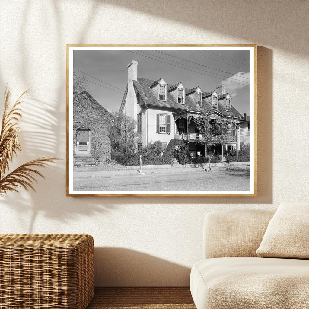 Smithfield Courthouse, Isle of Wight, VA - 20th Century Arch