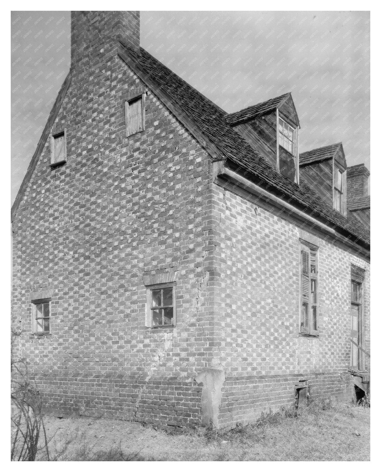 Vintage Home in Newton, Virginia - Early 1900s Architecture