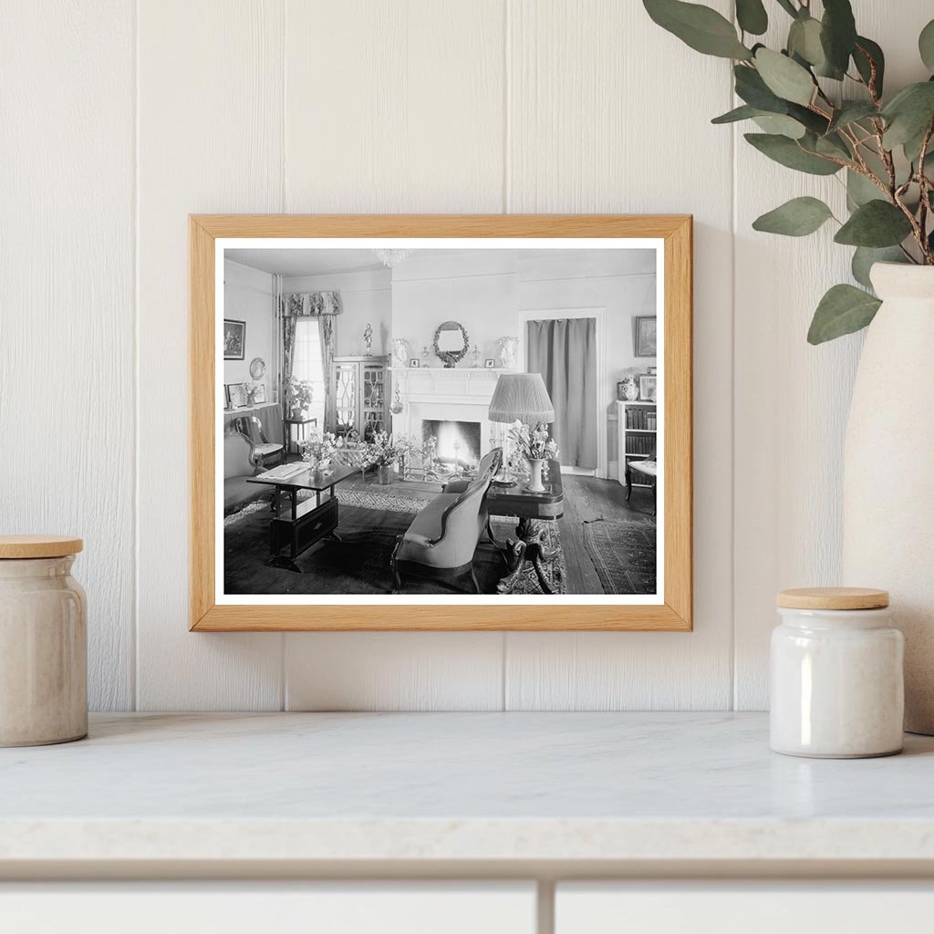 Middleburg, VA Interior Scene - Early 20th Century Photo