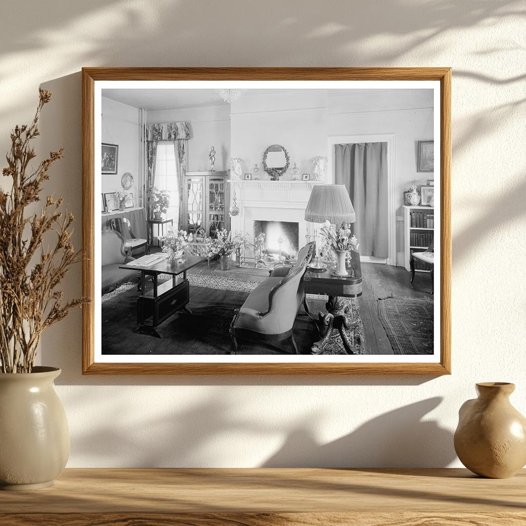 Middleburg, VA Interior Scene - Early 20th Century Photo