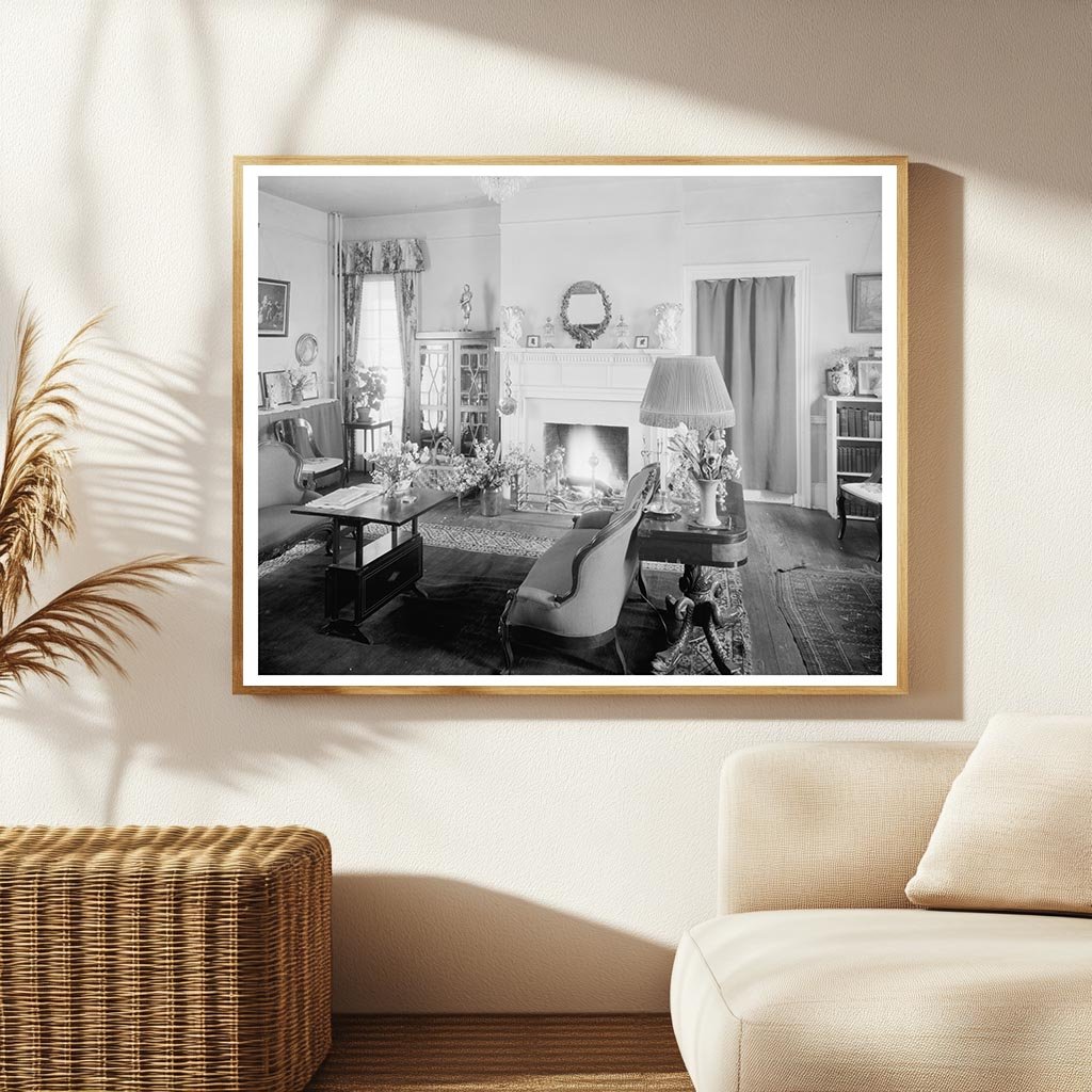 Middleburg, VA Interior Scene - Early 20th Century Photo