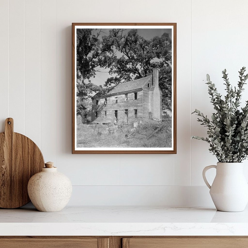 Vintage Wooden Building in Trevilians, VA - Mid-20th Century