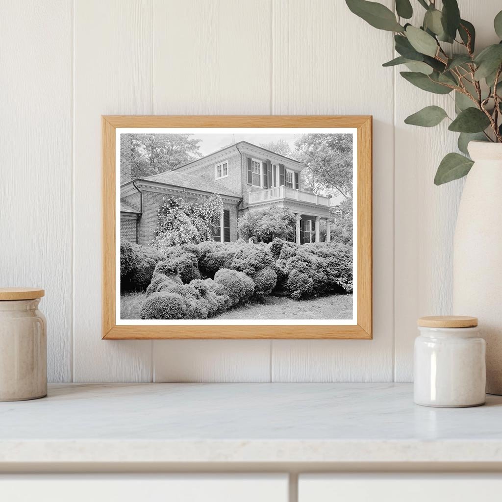 Historic Dwelling in Surry, VA - 1730 Architecture