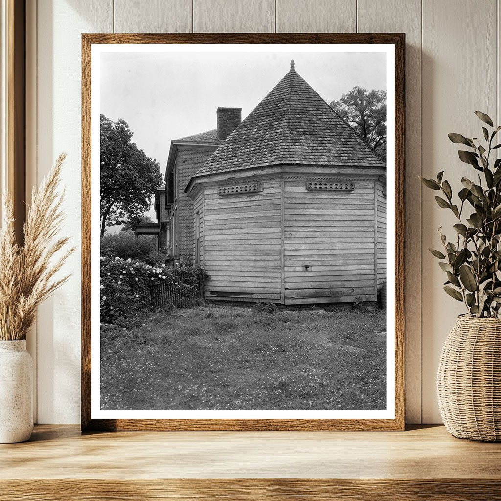 Historic Byrd Family Outbuilding, Prince George VA, 1800s