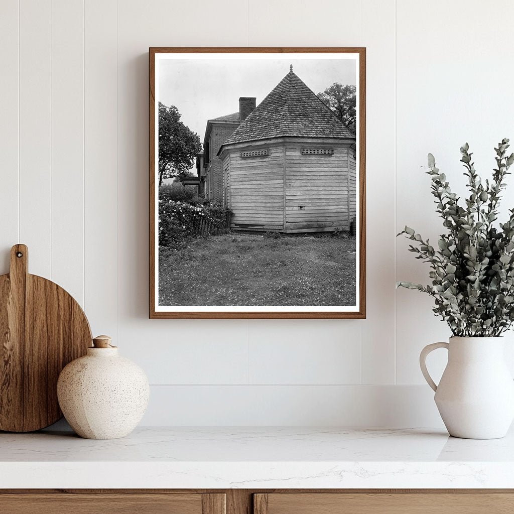Historic Byrd Family Outbuilding, Prince George VA, 1800s
