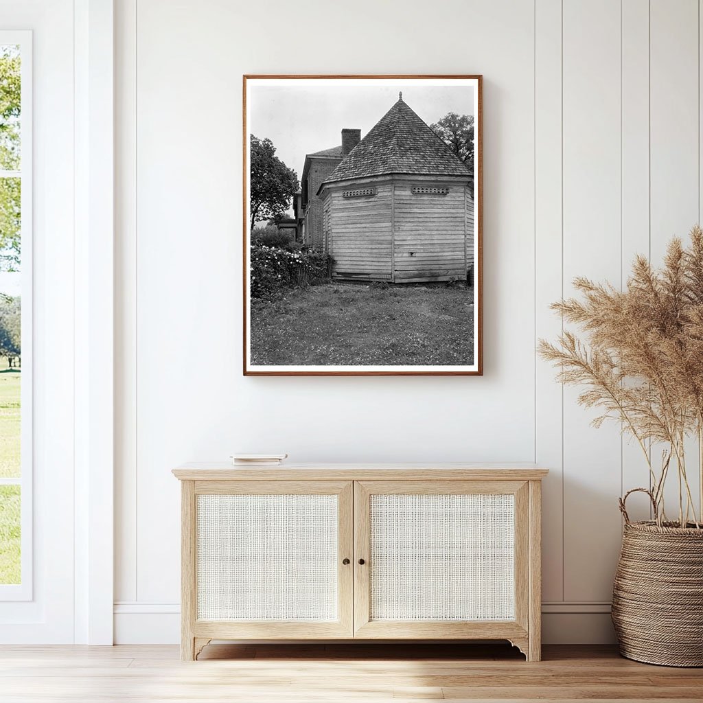 Historic Byrd Family Outbuilding, Prince George VA, 1800s