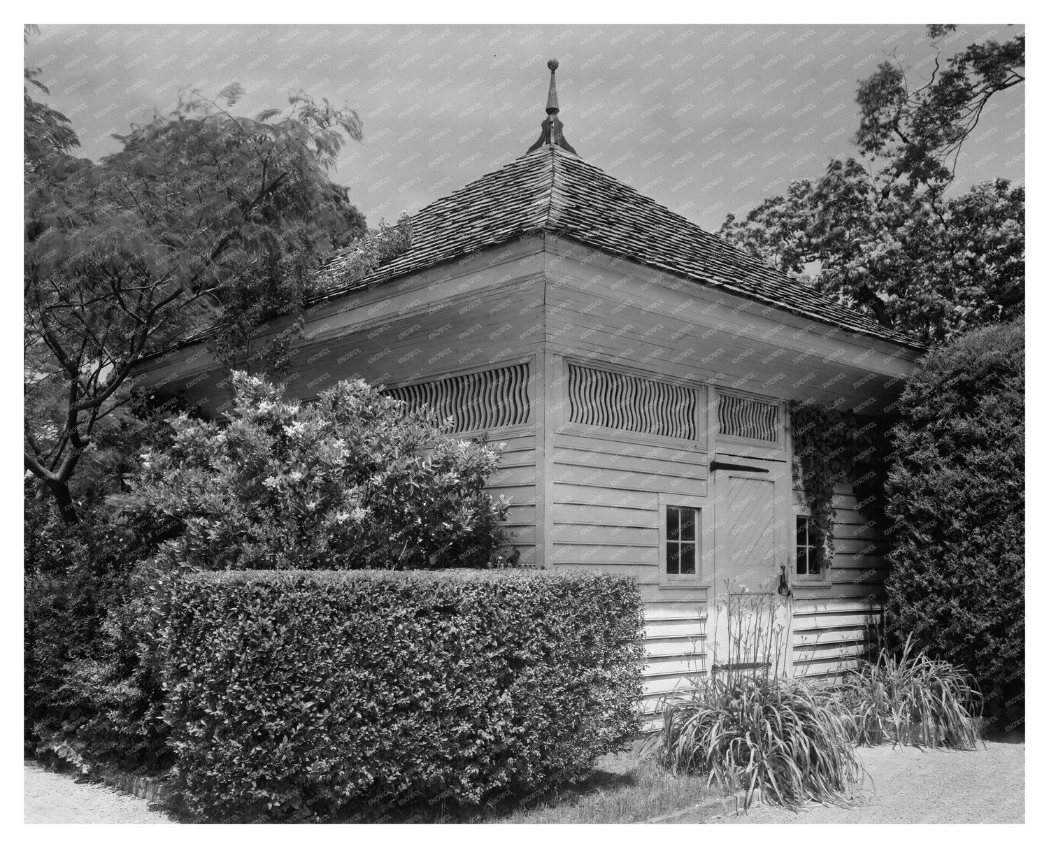Claremont VA Estate Photograph, 1668 History & Architecture