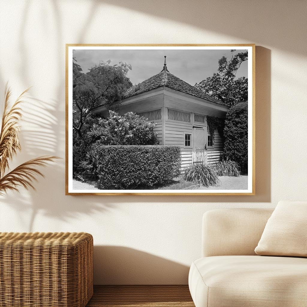 Claremont VA Estate Photograph, 1668 History & Architecture