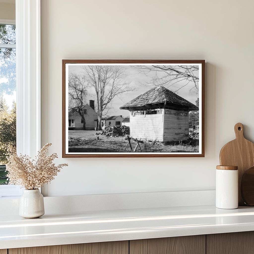 Vintage Photo of Poquoson, VA Outbuilding, Early 1900s