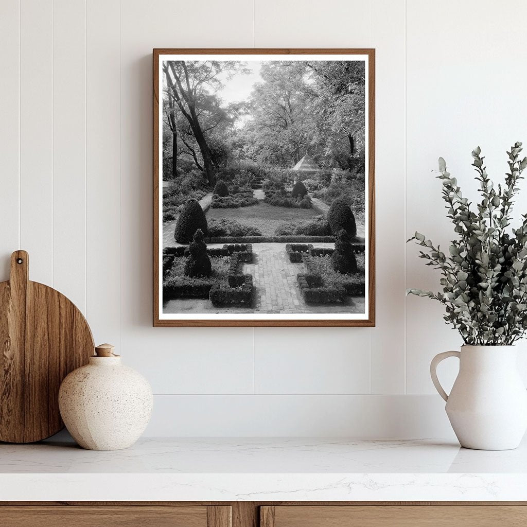 Vintage Williamsburg, VA Architecture Photo, 20th Century