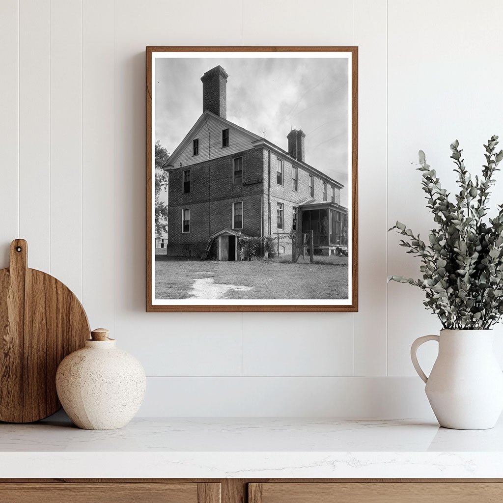 1740 Colonial Building in Williamsburg, VA - Historical Phot