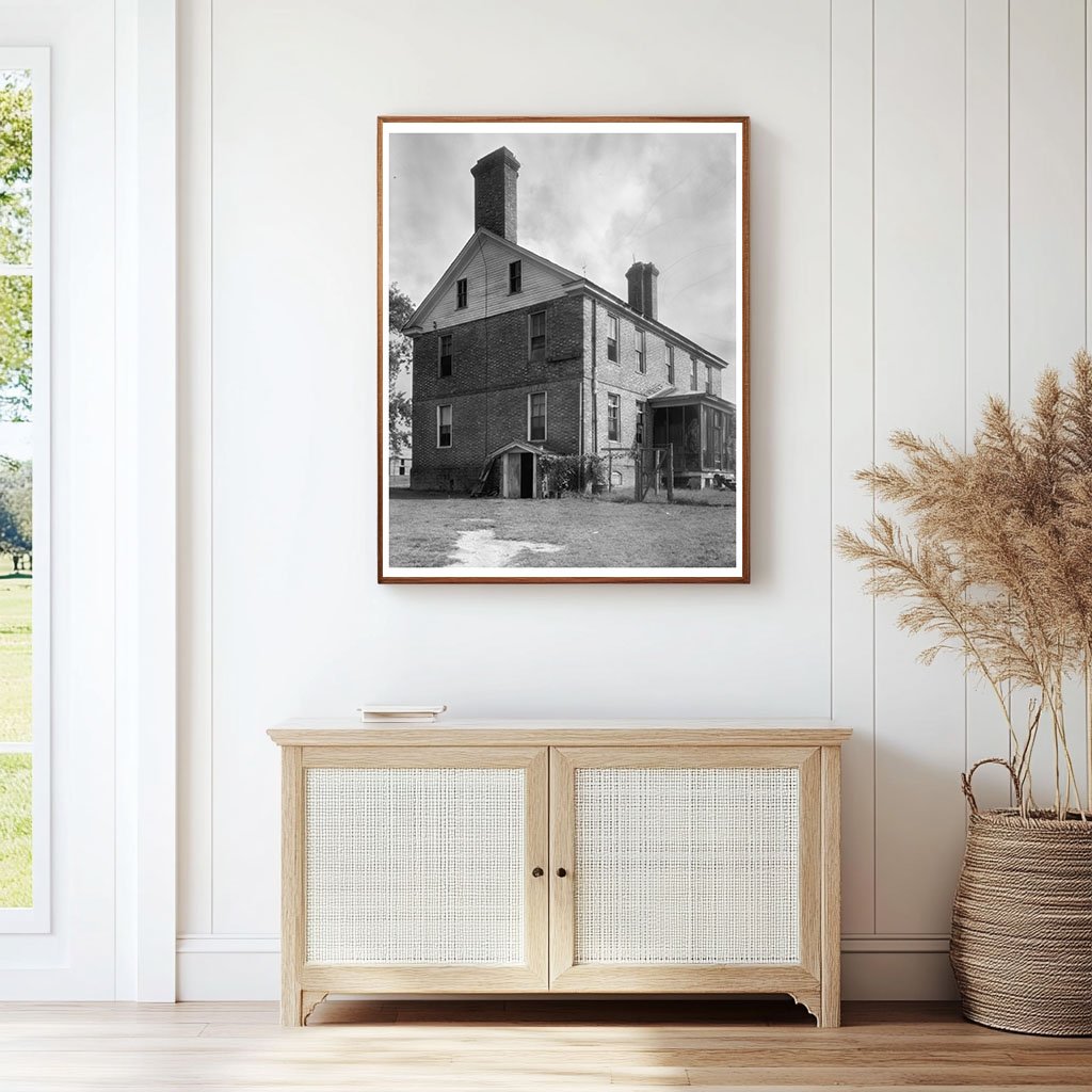 1740 Colonial Building in Williamsburg, VA - Historical Phot