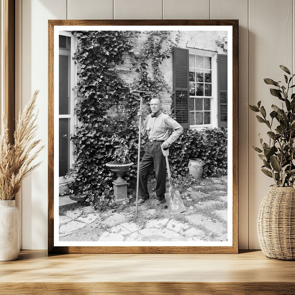 Fredericksburg VA Gardening Scene, Early 20th Century